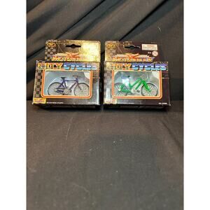 Motor Max City Cycle Mini Bicycle Lot Green & Blue Diecast-Style Bikes Carded